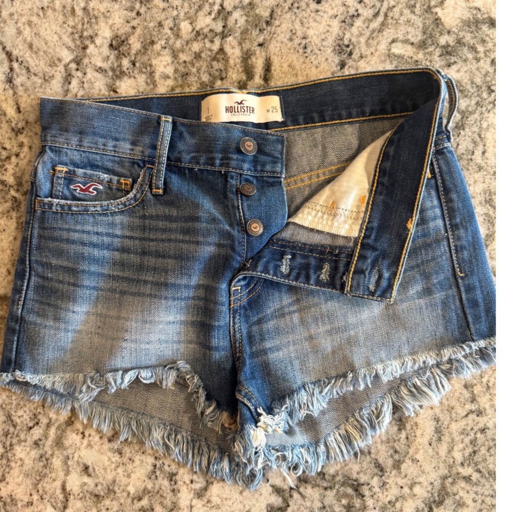 Hollister High Rise Short-Short‎ Denim Cutoff Button Fly Med Wash Size 1 W25 NEW